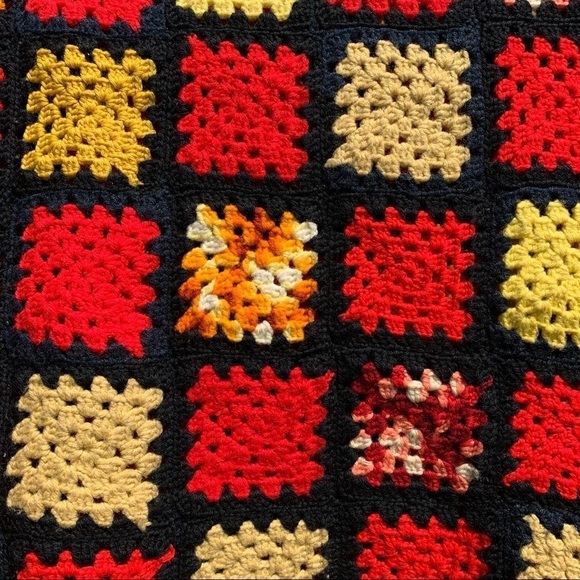Vintage Crochet Afghan Blanket Quilt Granny Square Cabin Vibes - Picture 1 of 7